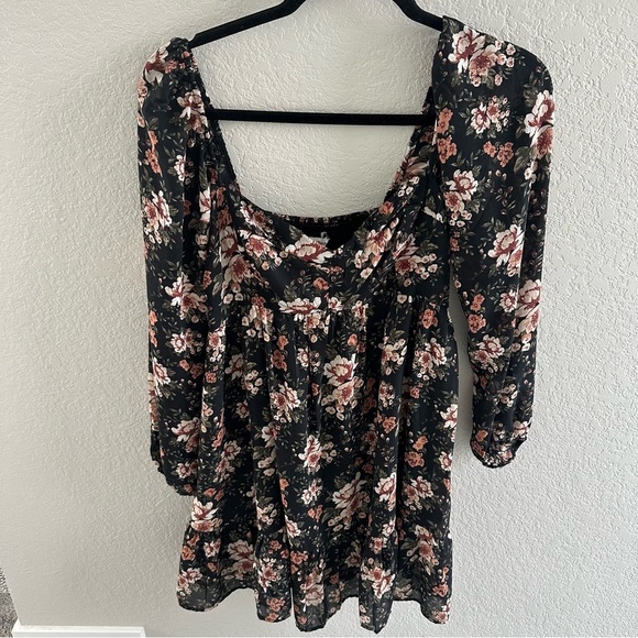 Abercrombie & Fitch Dresses & Skirts - Abercrombie and Fitch long sleeve floral sweetheart Mini dress